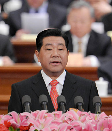 3月3日,中國人民政治協(xié)商會議第十一屆全國委員會第一次會議在北京人民大會堂開幕。賈慶林代表政協(xié)第十屆全國委員會常務(wù)委員會向大會作工作報告。