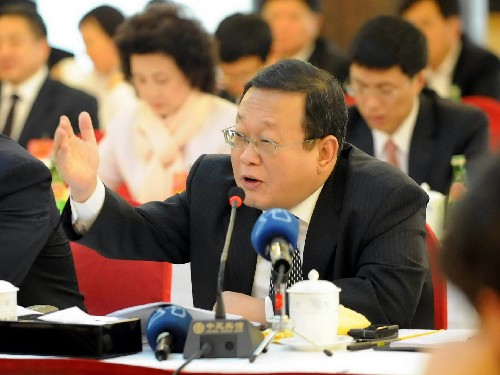 全國人大代表、黑龍江齊齊哈爾市市長劉剛說,要抓住加強農(nóng)業(yè)基礎(chǔ)設(shè)施建設(shè)的契機,建立健全農(nóng)業(yè)基礎(chǔ)設(shè)施建設(shè)多元化投入機制,努力提高現(xiàn)代農(nóng)業(yè)的設(shè)施裝備水平,增強農(nóng)業(yè)綜合生產(chǎn)能力。 新華社記者 高潔 攝
