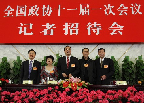 3月12日,全國(guó)政協(xié)十一屆一次會(huì)議在北京人民大會(huì)堂舉行記者招待會(huì),主題是“政協(xié)委員談奧運(yùn)”。 新華社記者 龐興雷 攝