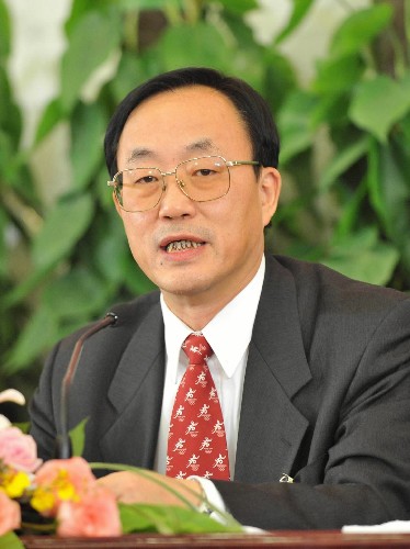 3月12日,全國(guó)政協(xié)十一屆一次會(huì)議在北京人民大會(huì)堂舉行記者招待會(huì),主題是“政協(xié)委員談奧運(yùn)”。這是劉敬民委員在回答記者提問(wèn)。新華社記者 宋振平 攝