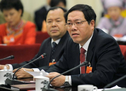 來自廣西的全國人大代表陳剛說,節(jié)能減排既是挑戰(zhàn),也是一次機(jī)遇。柳州在這方面有過經(jīng)驗(yàn)和教訓(xùn),要進(jìn)一步抓好節(jié)能降耗和生態(tài)建設(shè)。 新華社記者 王建華 攝
