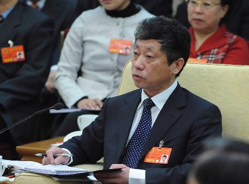 來自河北的全國人大代表沈小平說,要根據(jù)資源環(huán)境承載能力、發(fā)展基礎(chǔ)和潛力,按照發(fā)揮比較優(yōu)勢(shì)、加強(qiáng)薄弱環(huán)節(jié)、享受均等化基本公共服務(wù)的要求,逐步形成主體功能定位清晰,東中西良性互動(dòng),公共服務(wù)和人民生活水平差距趨向縮小的區(qū)域協(xié)調(diào)發(fā)展格局。 新華社記者高潔攝