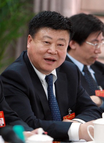 來自遼寧的全國人大代表韓召善建議,國家的財(cái)政預(yù)算應(yīng)大力向農(nóng)村傾斜,縮小城鄉(xiāng)差別。 新華社記者鞠鵬攝
