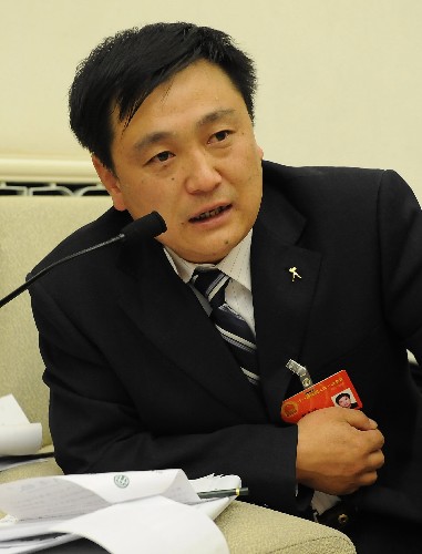 來(lái)自甘肅定西的全國(guó)人大代表劉大江建議,適當(dāng)提高貧困山區(qū)小型農(nóng)機(jī)具購(gòu)置的國(guó)家補(bǔ)貼標(biāo)準(zhǔn)。新華社記者 李學(xué)仁 攝