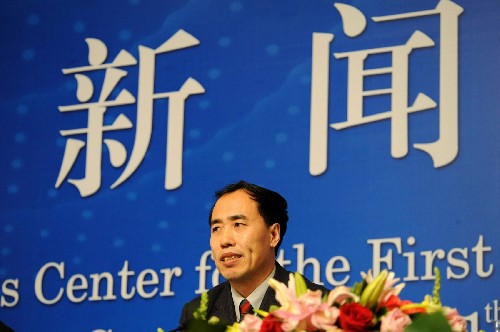 這是銀監(jiān)會(huì)副主席王兆星回答記者提問。 新華社記者王建華攝