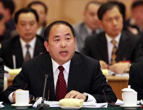 來自四川的全國人大代表鄭曉幸建議,應(yīng)該把提高各級領(lǐng)導(dǎo)干部文化素質(zhì)作為貫徹、實踐科學(xué)發(fā)展觀的重要內(nèi)容。
