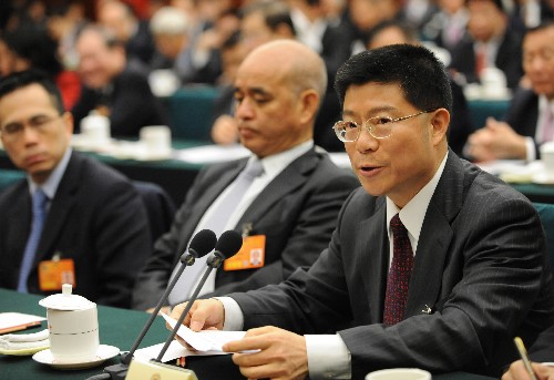 全國政協(xié)委員李向玉說,澳門回歸祖國以來,與內(nèi)地在高等教育領(lǐng)域交流、合作的范圍更加廣泛,內(nèi)容也更加深入。隨著澳門經(jīng)濟的發(fā)展,隨著祖國內(nèi)地各方面事業(yè)的騰飛,澳門與內(nèi)地在高等教育領(lǐng)域的合作應(yīng)該在新的階段得到進一步加強和深化。新華社記者 黃敬文 攝
