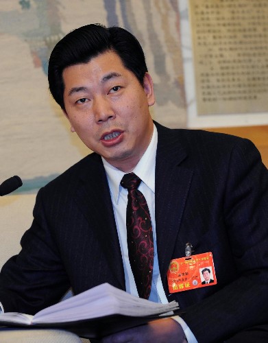 來(lái)自貴州的全國(guó)人大代表廖國(guó)勛(土家族)說(shuō),這次抗擊冰雪災(zāi)害的勝利,進(jìn)一步體現(xiàn)了社會(huì)主義制度的優(yōu)越性。面對(duì)冰雪災(zāi)害,我們集合多方力量抗災(zāi)救災(zāi),及時(shí)有效地把災(zāi)害損失減到最低程度。 新華社記者王建華攝