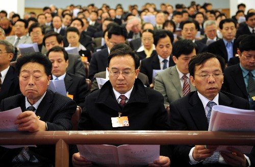 3月5日,第十一屆全國(guó)人民代表大會(huì)第一次會(huì)議在北京人民大會(huì)堂開幕。這是全國(guó)政協(xié)委員列席開幕會(huì)。 新華社記者 楊宗友 攝