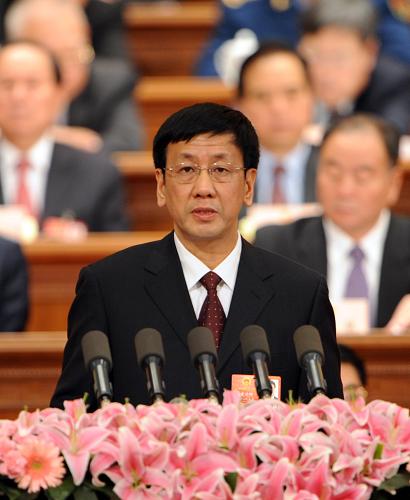 3月10日,十一屆全國(guó)人大二次會(huì)議在北京人民大會(huì)堂舉行第三次全體會(huì)議。最高人民檢察院檢察長(zhǎng)曹建明作最高人民檢察院工作報(bào)告。 新華社記者 陳樹(shù)根 攝