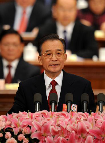 3月5日,第十一屆全國(guó)人民代表大會(huì)第二次會(huì)議在北京人民大會(huì)堂開幕。國(guó)務(wù)院總理溫家寶作政府工作報(bào)告。 新華社記者劉建生攝