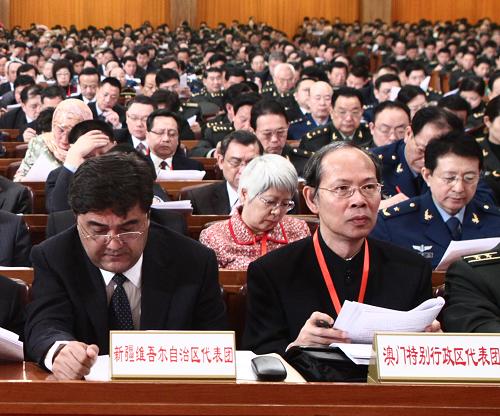這是新疆維吾爾自治區(qū)代表團(tuán)、澳門特別行政區(qū)代表團(tuán)在會場。新華社記者 劉衛(wèi)兵 攝