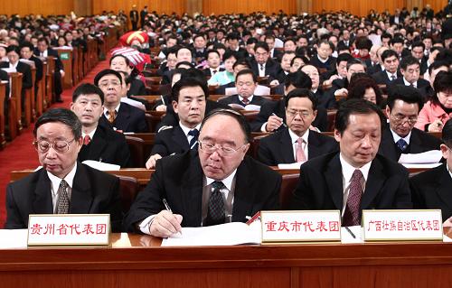 這是貴州省代表團(tuán)、重慶市代表團(tuán)、廣西壯族自治區(qū)代表團(tuán)在會場。 新華社記者 劉衛(wèi)兵 攝