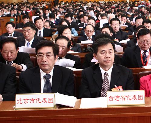 這是北京市代表團(tuán)、臺灣省代表團(tuán)在會場。 新華社記者 劉衛(wèi)兵 攝