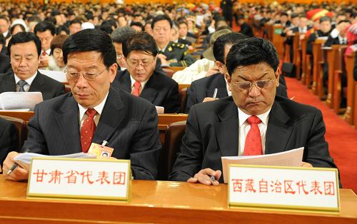 這是甘肅省代表團(tuán)、西藏自治區(qū)代表團(tuán)在會場。 新華社記者 陳樹根 攝