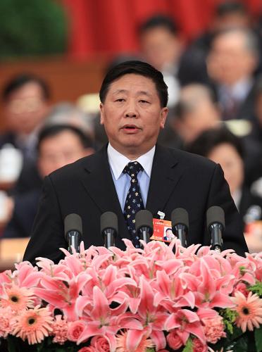 3月10日,全國政協(xié)十一屆三次會議在北京人民大會堂舉行第四次全體會議。這是葉小文委員作《辦好民主黨派的聯(lián)合黨校》的發(fā)言。 新華社記者 龐興雷 攝