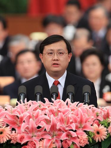 3月10日,全國政協(xié)十一屆三次會議在北京人民大會堂舉行第四次全體會議。這是黃英豪委員作《努力建設(shè)粵港澳現(xiàn)代服務(wù)業(yè)特區(qū)》的發(fā)言。 新華社記者 龐興雷 攝