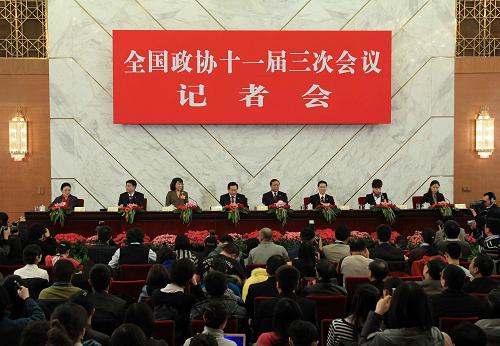3月8日,全國政協(xié)十一屆三次會議在北京人民大會堂舉行記者會,主題是“走進世博、共享世博”。全國政協(xié)副主席萬鋼和全國政協(xié)委員萬季飛、張海迪、周漢民、趙進軍、李瑞英出席并回答記者提問。新華社記者龐興雷攝
