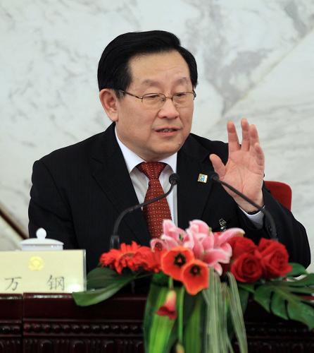 3月8日,全國政協(xié)十一屆三次會議在北京人民大會堂舉行記者會,主題是“走進世博、共享世博”。全國政協(xié)副主席萬鋼和全國政協(xié)委員萬季飛、張海迪、周漢民、趙進軍、李瑞英出席并回答記者提問。這是全國政協(xié)副主席萬鋼回答記者提問。新華社記者龐興雷攝