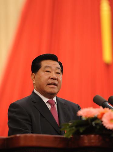 3月3日,中國(guó)人民政治協(xié)商會(huì)議第十一屆全國(guó)委員會(huì)第三次會(huì)議在北京人民大會(huì)堂開(kāi)幕。全國(guó)政協(xié)主席賈慶林代表政協(xié)第十一屆全國(guó)委員會(huì)常務(wù)委員會(huì)向大會(huì)作工作報(bào)告。 新華社記者 黃敬文 攝