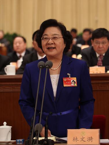 全國政協(xié)十一屆三次會議舉行第四次全體會議 3月10日,全國政協(xié)十一屆三次會議在北京人民大會堂舉行第四次全體會議。林文漪主持會議。 新華社記者蘭紅光攝