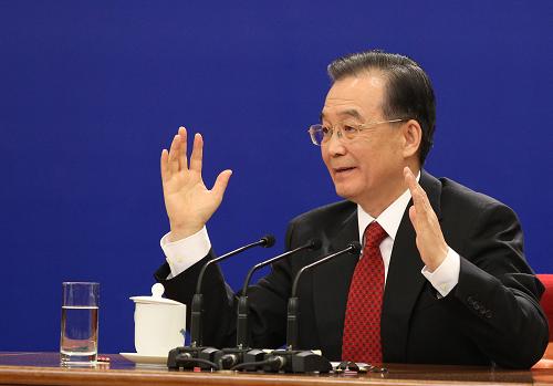 3月14日,國務(wù)院總理溫家寶在北京人民大會堂與中外記者見面,并回答記者提問。 新華社記者丁林?jǐn)z