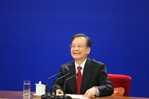 3月14日,國務(wù)院總理溫家寶在北京人民大會堂與中外記者見面,并回答記者提問。 新華社記者 邢廣利 攝