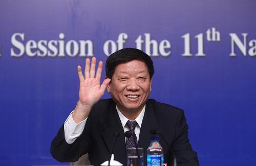 3月8日,十一屆全國(guó)人大四次會(huì)議在北京梅地亞舉行記者會(huì),人力資源和社會(huì)保障部部長(zhǎng)尹蔚民、人力資源和社會(huì)保障部副部長(zhǎng)胡曉義就“就業(yè)和社會(huì)保障體系建設(shè)”答記者問(wèn)。這是尹蔚民在回答記者提問(wèn)。新華社記者 邢廣利 攝