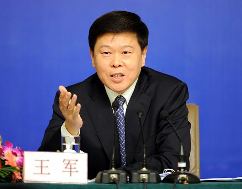 3月9日,王軍回答記者提問。新華社記者 楊世堯 攝