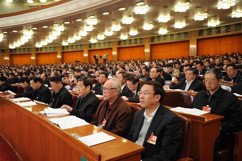 3月10日,全國(guó)政協(xié)十一屆四次會(huì)議在北京人民大會(huì)堂舉行第四次全體會(huì)議。這是全國(guó)政協(xié)委員在聽會(huì)。新華社記者 李學(xué)仁 攝
