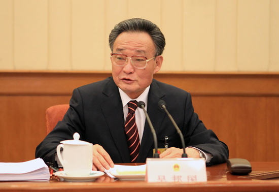 2月23日,十一屆全國(guó)人大常委會(huì)第十九次會(huì)議在北京人民大會(huì)堂舉行第一次全體會(huì)議。這次會(huì)議的重要任務(wù)是為即將舉行的十一屆全國(guó)人大四次會(huì)議做準(zhǔn)備。吳邦國(guó)委員長(zhǎng)主持會(huì)議。新華社記者 樊如鈞 攝