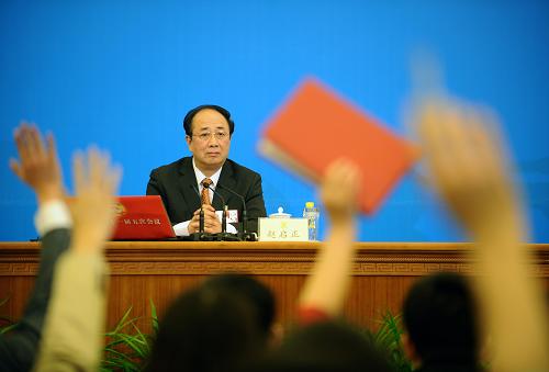 3月2日,全國政協(xié)十一屆五次會(huì)議在北京人民大會(huì)堂舉行新聞發(fā)布會(huì),大會(huì)發(fā)言人趙啟正介紹會(huì)議有關(guān)情況并回答中外記者提問。新華社記者 燕雁 攝