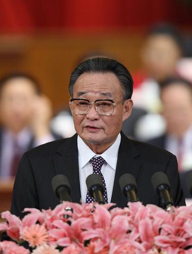 3月9日,全國人大常委會委員長吳邦國受全國人大常委會委托,在第十一屆全國人民代表大會第五次會議上作全國人民代表大會常務(wù)委員會工作報告。 新華社記者 姚大偉 攝