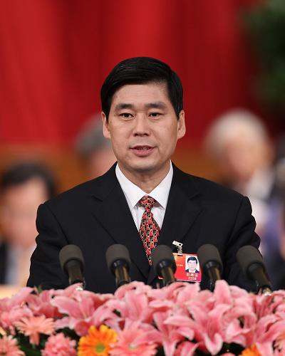 3月10日,全國政協(xié)十一屆五次會議在北京人民大會堂舉行第三次全體會議。這是錢學(xué)明委員作《解決拖欠農(nóng)民工工資要對癥下藥》的發(fā)言。新華社記者 丁林 攝