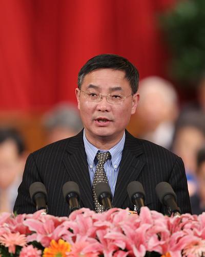 3月10日,全國政協(xié)十一屆五次會議在北京人民大會堂舉行第三次全體會議。這是蔡達峰委員代表民進中央作《推進基本公共教育服務(wù)均等化 夯實社會公平的基石》的發(fā)言。新華社記者 丁林 攝