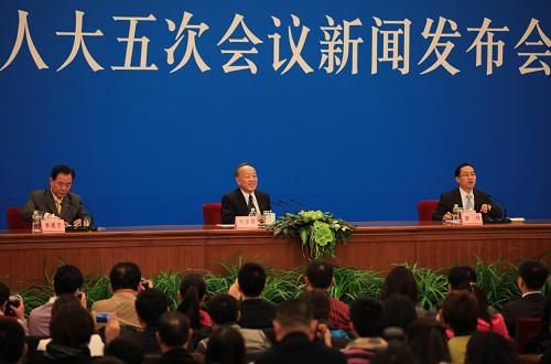 3月4日,十一屆全國人大五次會議在北京人民大會堂舉行新聞發(fā)布會。大會發(fā)言人李肇星介紹本次會議的有關(guān)情況,并回答中外記者的提問。新華社記者 金立旺 攝