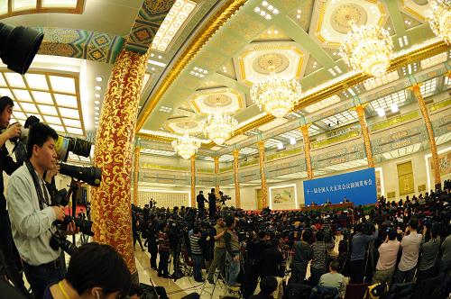 3月4日,十一屆全國人大五次會議在北京人民大會堂舉行新聞發(fā)布會。大會發(fā)言人李肇星介紹本次會議的有關(guān)情況,并回答中外記者的提問。新華社記者 王曄 攝