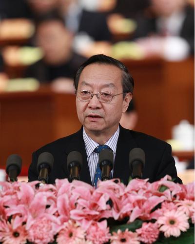 3月9日,全國政協(xié)十一屆五次會議在北京人民大會堂舉行第二次全體會議。這是李毅中委員作《堅定不移推進工業(yè)轉(zhuǎn)型升級》的發(fā)言。 新華社記者 龐興雷 攝