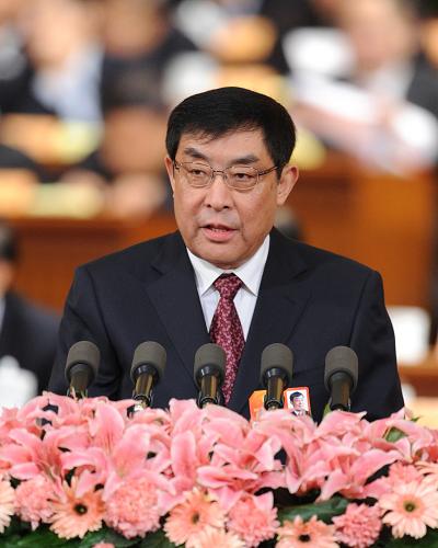 3月9日,全國政協(xié)十一屆五次會議在北京人民大會堂舉行第二次全體會議。這是馬培華委員代表民建中央作《大力發(fā)展現(xiàn)代化服務業(yè) 推進產(chǎn)業(yè)結構調(diào)整》的發(fā)言。 新華社記者 謝環(huán)馳 攝