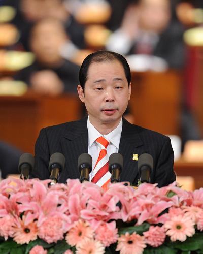 3月9日,全國政協(xié)十一屆五次會議在北京人民大會堂舉行第二次全體會議。這是胡成中委員作《中小制造企業(yè)的困境和出路》的發(fā)言。 新華社記者 謝環(huán)馳 攝