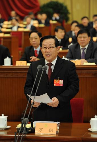 3月9日,全國政協(xié)十一屆五次會議在北京人民大會堂舉行第二次全體會議。全國政協(xié)副主席萬鋼主持會議。 新華社記者 馬占成 攝