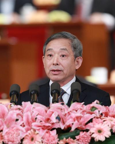 3月9日,全國政協(xié)十一屆五次會議在北京人民大會堂舉行第二次全體會議。這是馮培恩委員作《著力克服制度缺陷 推進股市健康發(fā)展》的發(fā)言。 新華社記者 龐興雷 攝