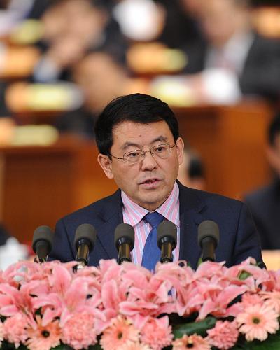 3月9日,全國政協(xié)十一屆五次會議在北京人民大會堂舉行第二次全體會議。這是楊先明委員作《防范化解地方政府債務風險》的發(fā)言。 新華社記者 謝環(huán)馳 攝