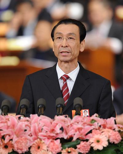 3月9日,全國政協(xié)十一屆五次會議在北京人民大會堂舉行第二次全體會議。這是伏來旺委員代表全國政協(xié)民族和宗教委員會、內(nèi)蒙古自治區(qū)政協(xié)作《工業(yè)化城鎮(zhèn)化進程中的“三牧”問題》的發(fā)言。 新華社記者 謝環(huán)馳 攝