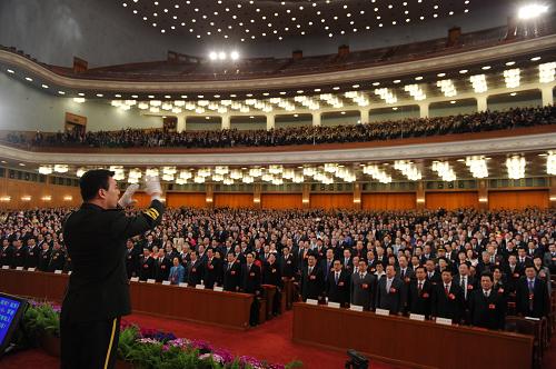 3月14日,第十一屆全國人民代表大會第五次會議在北京人民大會堂舉行閉幕會。這是全場起立,高唱國歌。新華社記者 李學(xué)仁 攝
