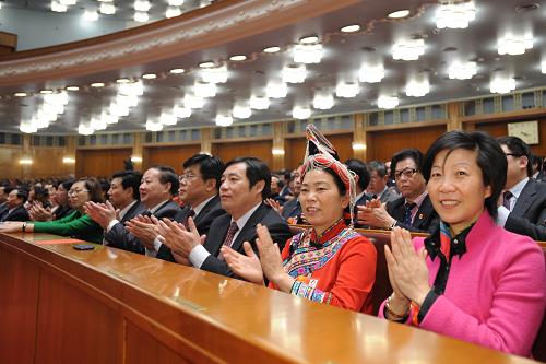 3月16日,十二屆全國人大一次會議在北京人民大會堂舉行第六次全體會議。這是代表在鼓掌。新華社記者 謝環(huán)馳 攝