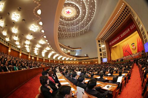 3月3日,中國人民政治協(xié)商會議第十二屆全國委員會第一次會議在北京人民大會堂開幕。這是全國政協(xié)委員在聽會。新華社記者李剛攝