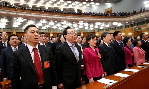 3月3日,中國人民政治協(xié)商會議第十二屆全國委員會第一次會議在北京人民大會堂開幕。這是委員們高唱國歌。新華社記者劉衛(wèi)兵攝