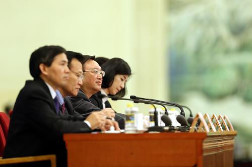 3月9日,十二屆全國人大一次會議在北京人民大會堂舉行記者招待會,外交部長楊潔篪回答中外記者提問。新華社記者 丁林 攝