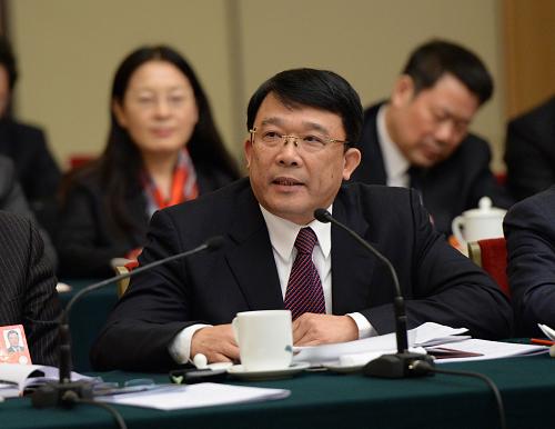 全國人大代表、復(fù)旦大學(xué)黨委書記朱之文建議改革教育教學(xué)評價機(jī)制,促進(jìn)高校把人才培養(yǎng)放在首位;推進(jìn)人才培養(yǎng)模式改革,著力培養(yǎng)學(xué)生分析問題、解決問題和創(chuàng)新思維的能力;大力加強(qiáng)教師隊(duì)伍建設(shè),提高教師教學(xué)能力;拓展學(xué)生的國際視野,創(chuàng)造更多機(jī)會讓學(xué)生赴海外交流學(xué)習(xí)。 新華社記者馬占成攝